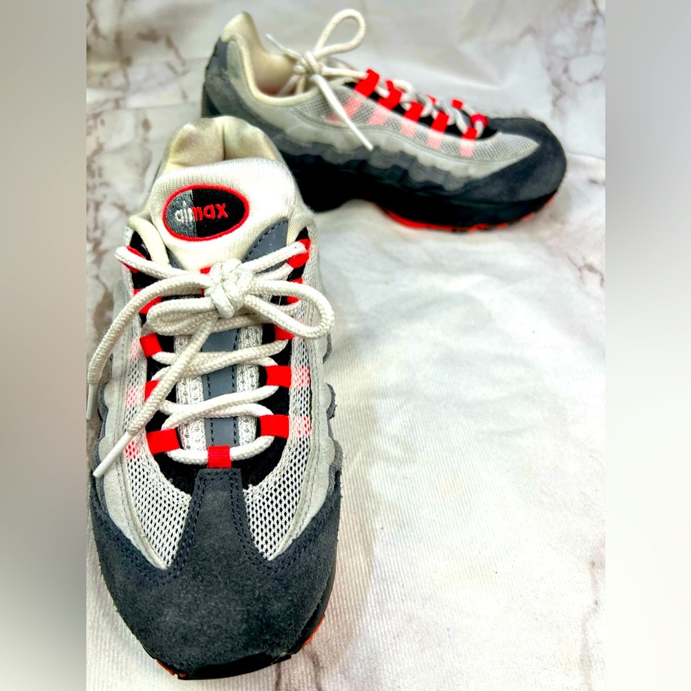 Nike Air Max 95 - Preloved Size 2.5Y